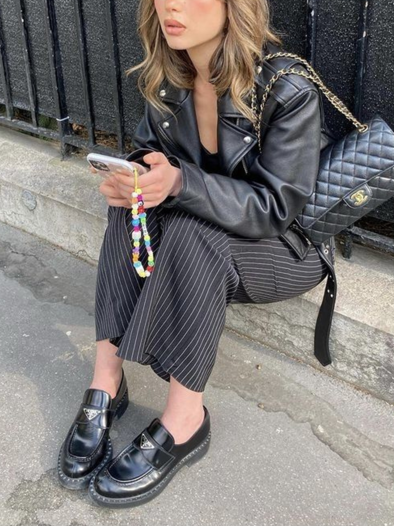 mocassim tratorado versus clássico com calça cropped