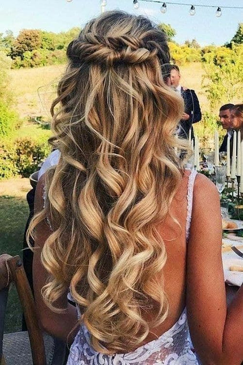 penteado cabelo solto vs preso para casamento
