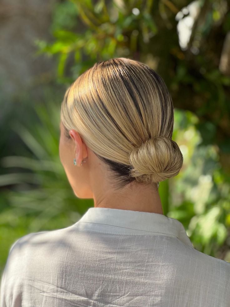 coque baixo cabelo curto
