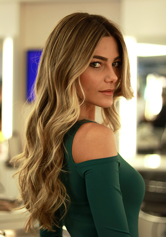 cor de cabelo loiro escuro