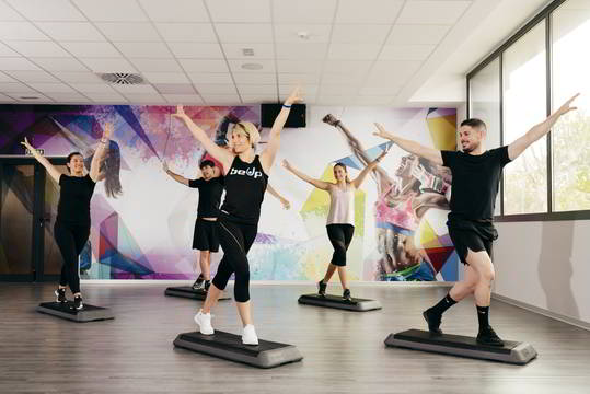 Os 5 Passos Essenciais para Iniciantes no Step Aeróbico