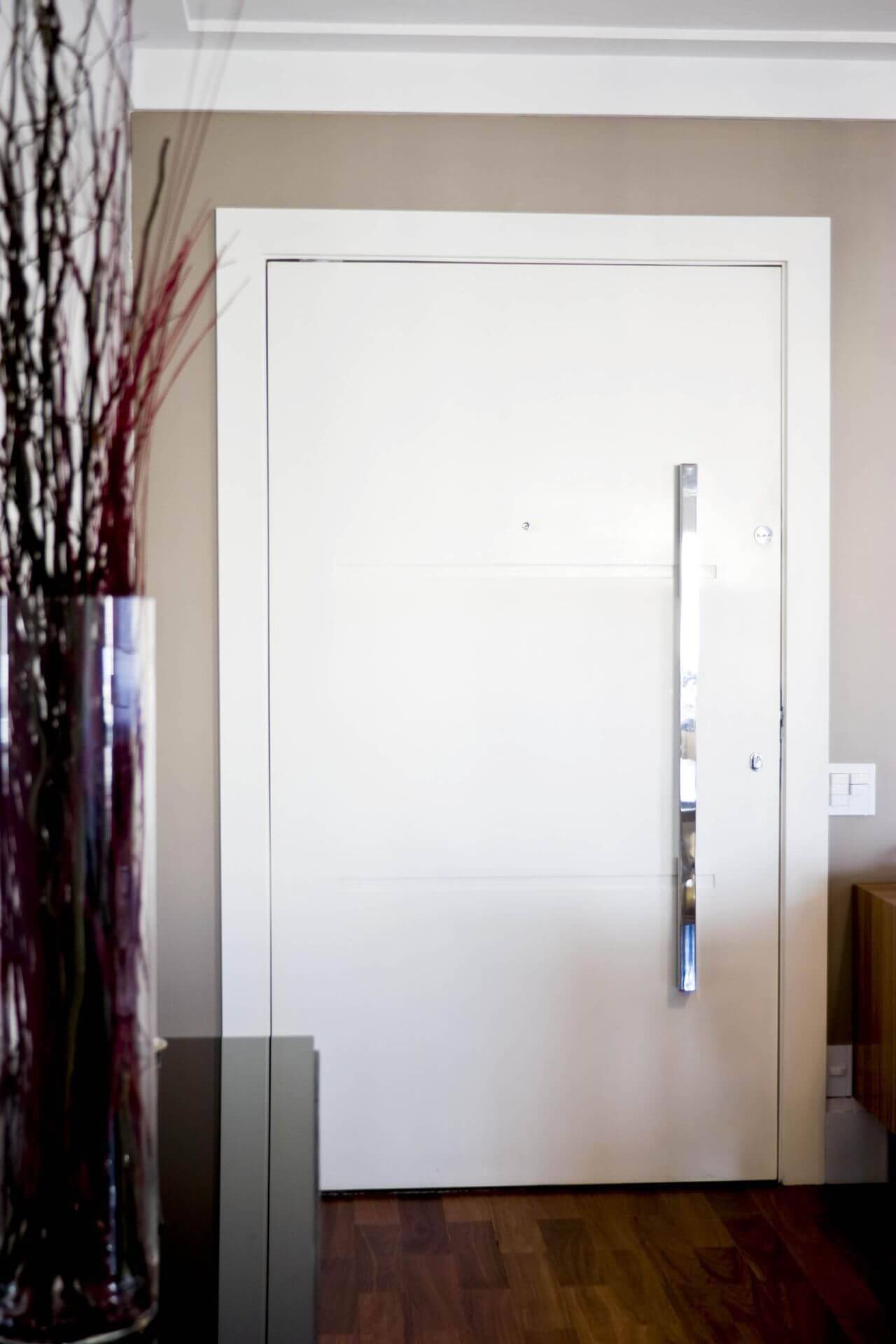 5 Ideias de Títulos para Posts sobre Cores de Portas:
1. As Cores de Portas de Madeira que Vão Dominar 2026: Tendências e Inspirações
2. Do Natural ao Ousado: Guia Completo das Cores de Portas para sua Casa
3. Renove sua Porta: Descubra as Cores que Transformam Ambientes em 2026
4. Portas Coloridas: A Nova Tendência para Criar Pontos de Destaque na Decoração
5. Acabamentos Clássicos vs. Cores Vibrantes: Qual a Melhor Escolha para sua Porta?