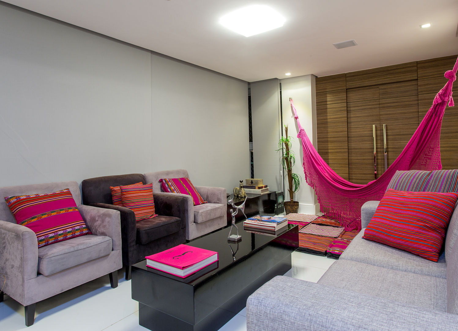 Cores Que Combinam Com Preto E Vermelho