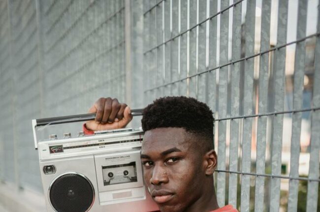 High Top vs. Frohawk: Qual o melhor corte americano para seu cabelo crespo?