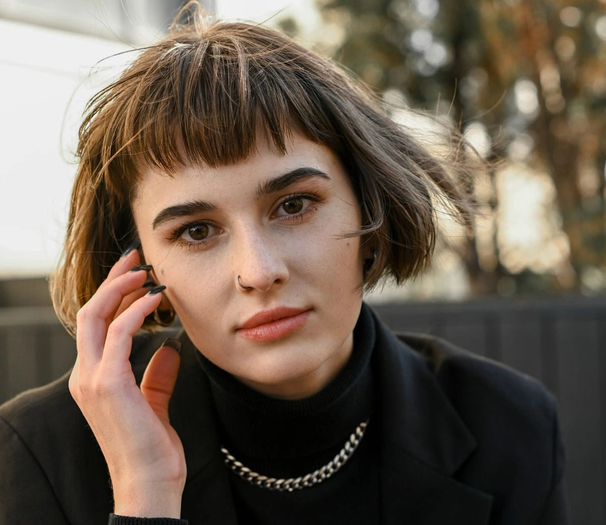 blunt cut com franja cortina rosto oval