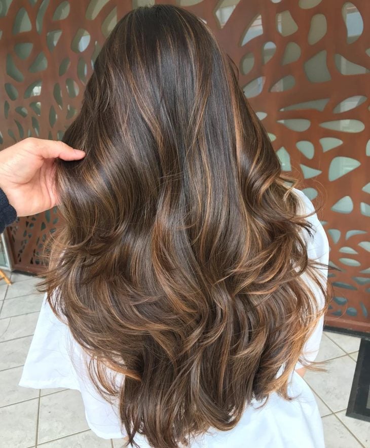 corte de cabelo longo para valorizar o rosto