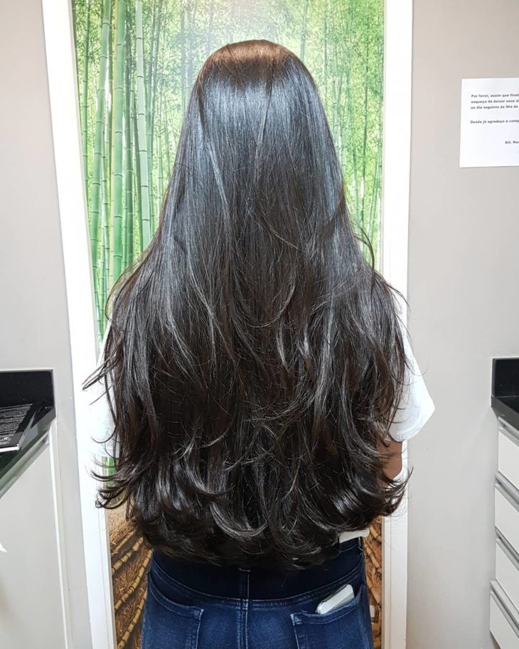 corte de cabelo longo com franja