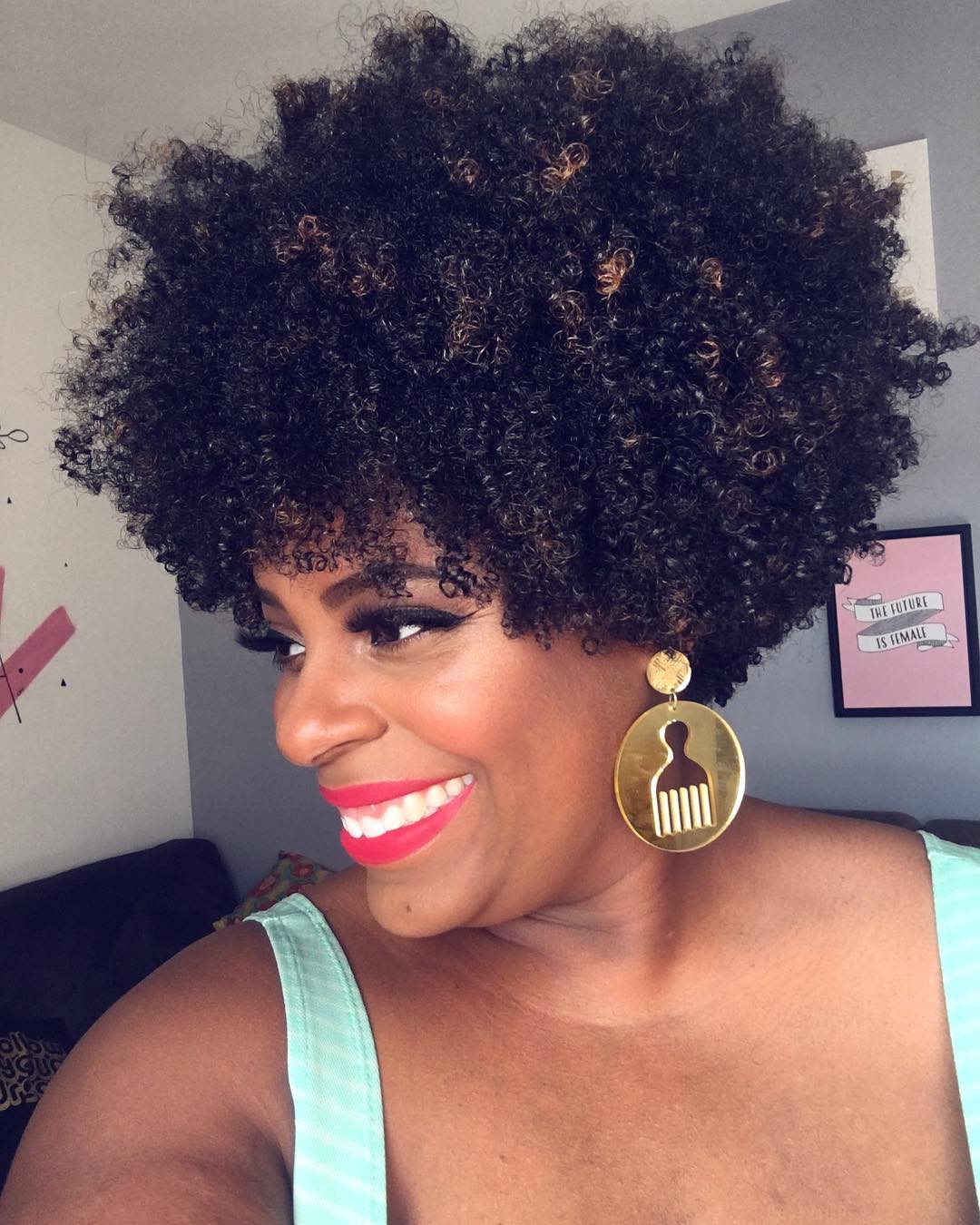 Desvendando a Curvatura: Como Cuidar e Escolher o Corte Ideal para Cabelos 4A, 4B e 4C