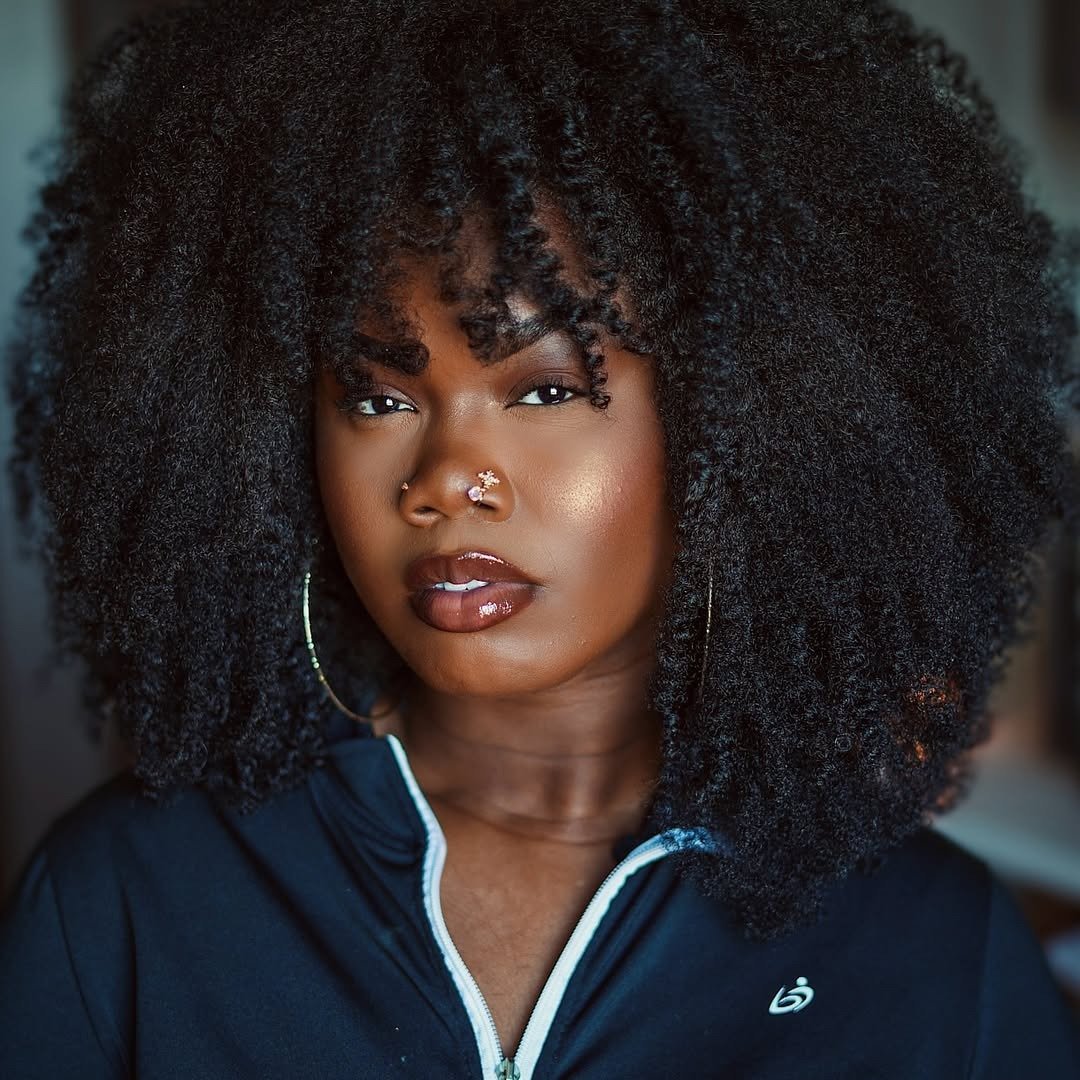 Pixie Cut e Shaggy Hair: Cortes Crespos que Rejuvenescem e Trazem Movimento