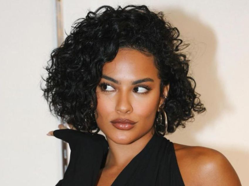 tendências corte de cabelo curto com franja