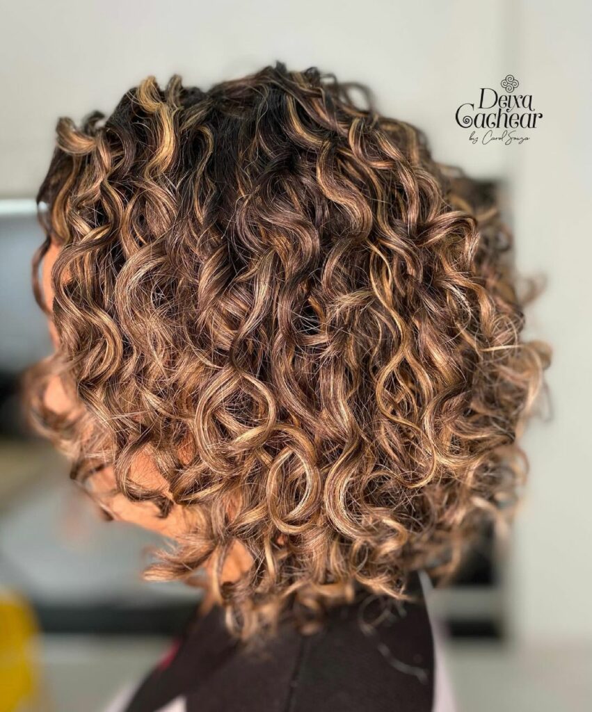 corte em camadas que rejuvenesce