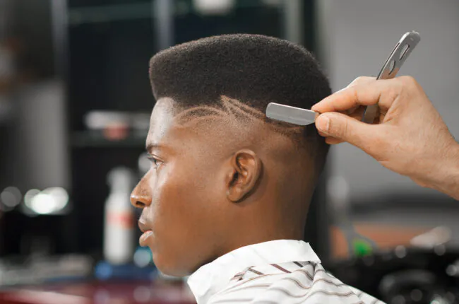 corte em v cabelo liso masculino