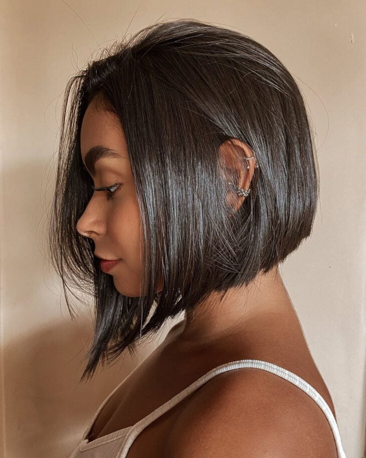 cortes de cabelo liso curto que rejuvenescem