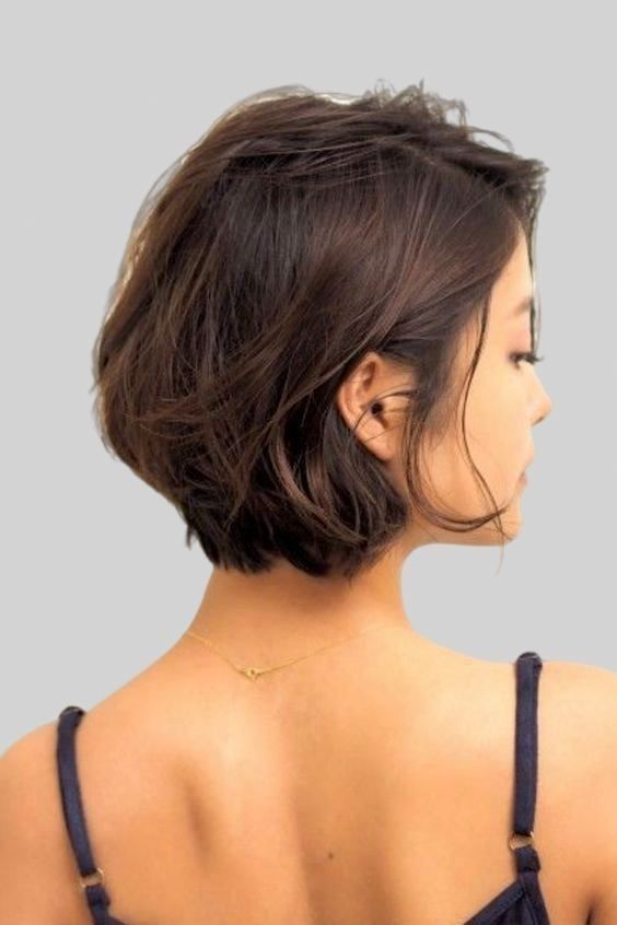 cortes de cabelo liso curto para valorizar o rosto