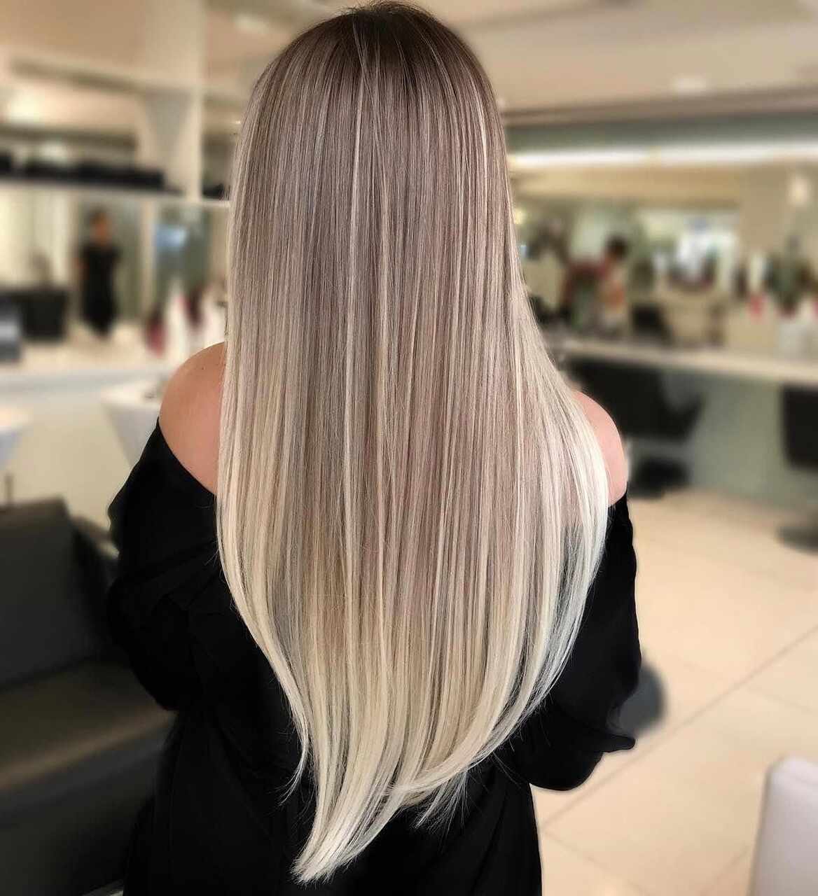 1. Corte em V Feminino: Guia Completo para Movimento e Volume; 2. Fade em V Masculino: O Degradê Perfeito com Riscos de Navalha; 3. Corte em V ou U? Entenda as Diferenças e Escolha o Ideal para Você; 4. Como o Corte em V Pode Rejuvenescer e Modernizar seu Visual; 5. Onde Fazer o Corte em V: Melhores Salões e Barbearias no Brasil