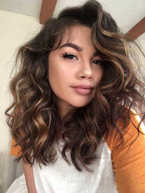 cortes de cabelo medio feminino para afinar o rosto