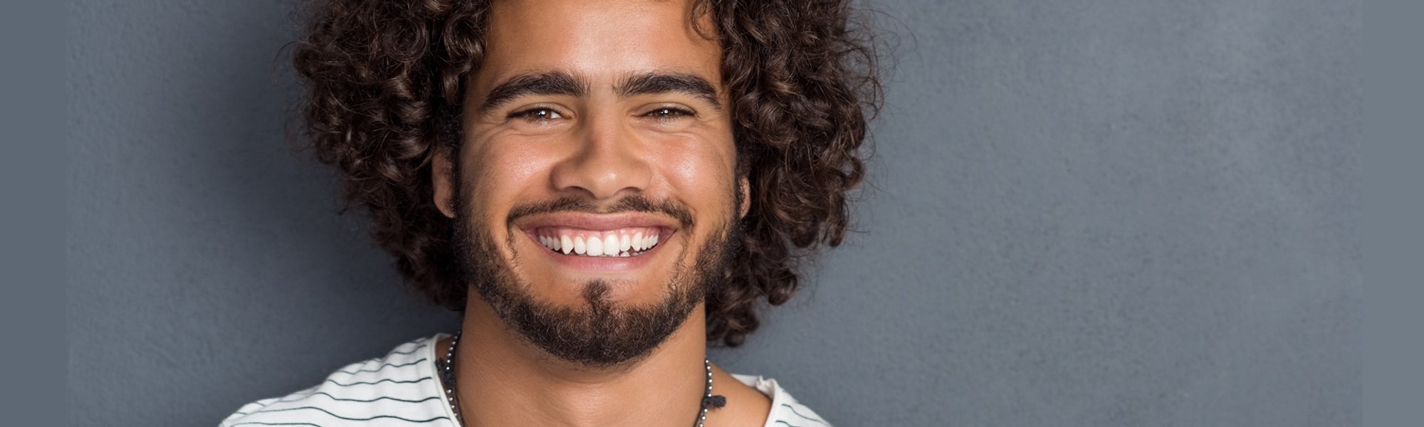 corte em camadas cabelo cacheado masculino