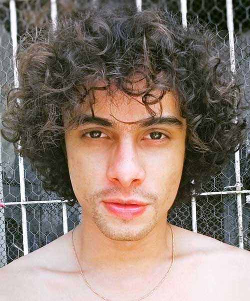 penteados cabelo cacheado homem volume