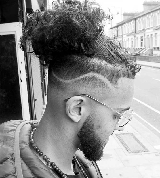 undercut longo cabelo cacheado