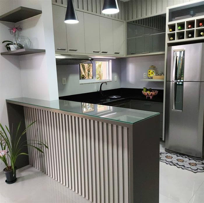 cozinha planejada pequena com forno