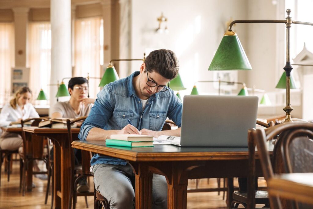 curso superior rápido para emprego