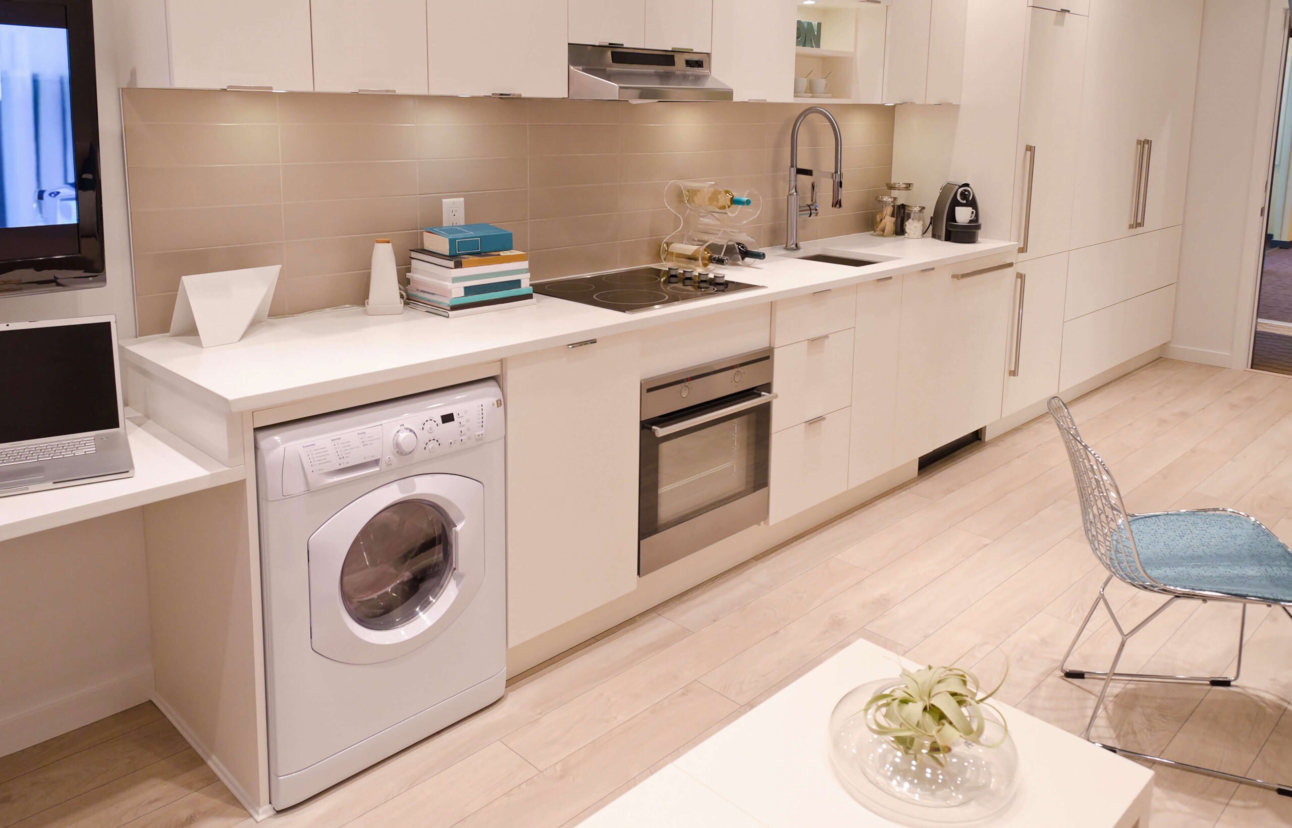 Cores e Iluminação: Ampliando Ambientes Integrados de Cozinha e Lavanderia