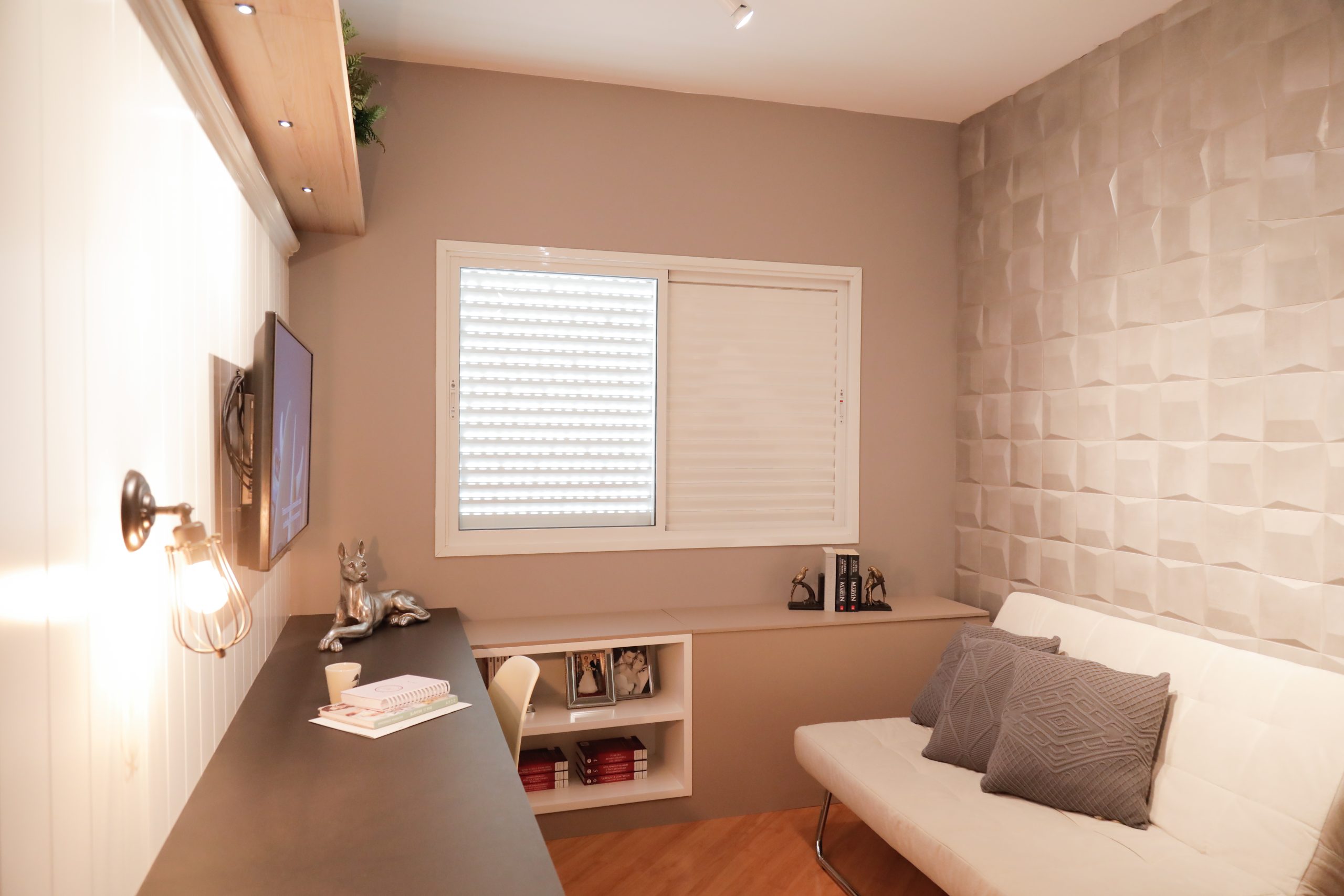 melhor iluminação para escritório em casa pequeno