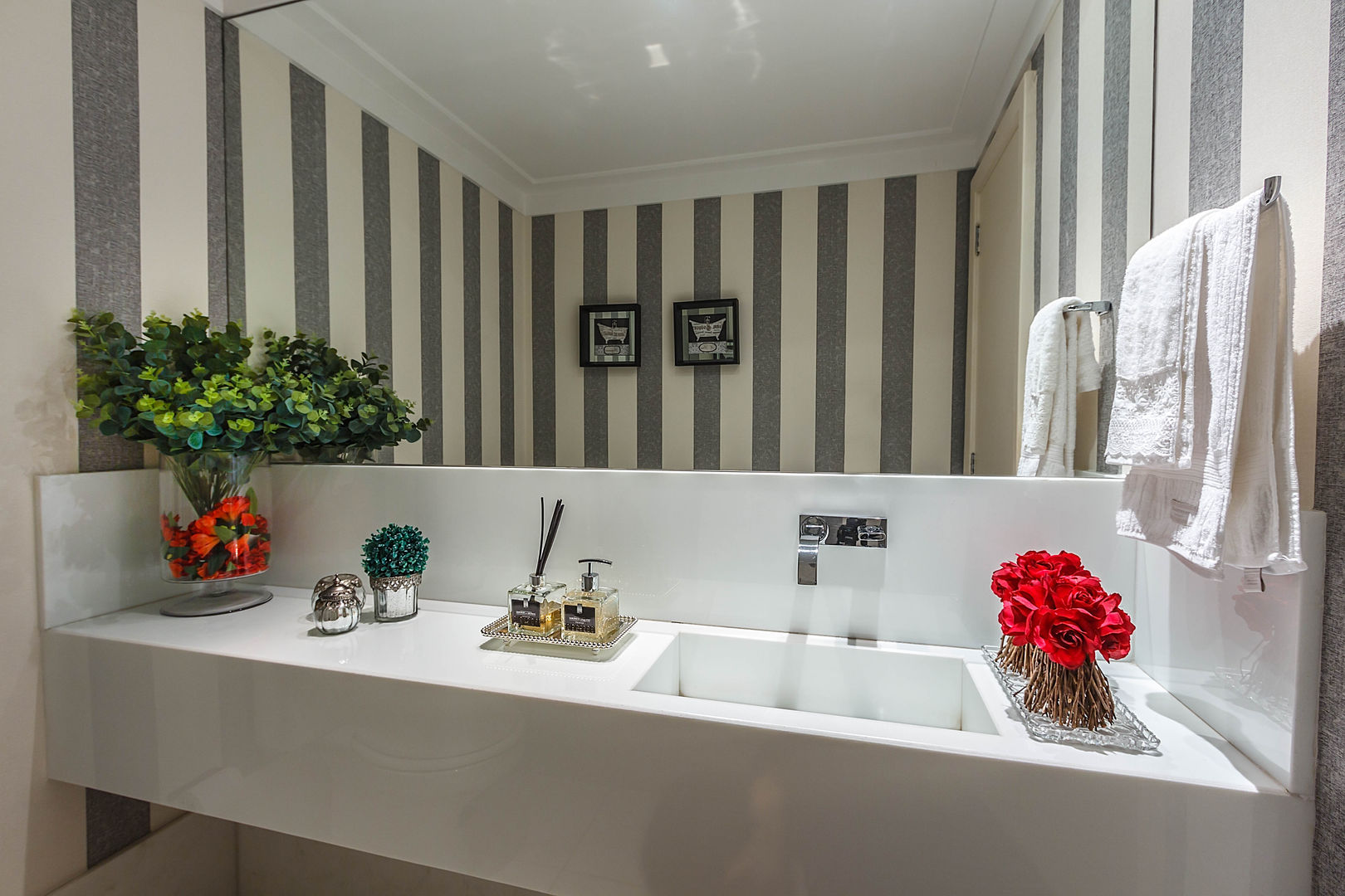 decoração de lavabo pequeno e elegante