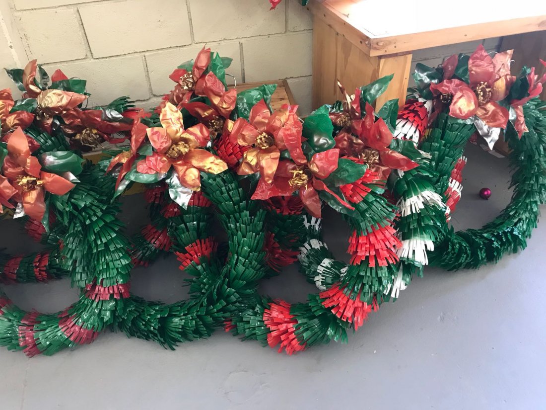 Árvore de Natal Sustentável: 3 Modelos Criativos com Materiais Reciclados