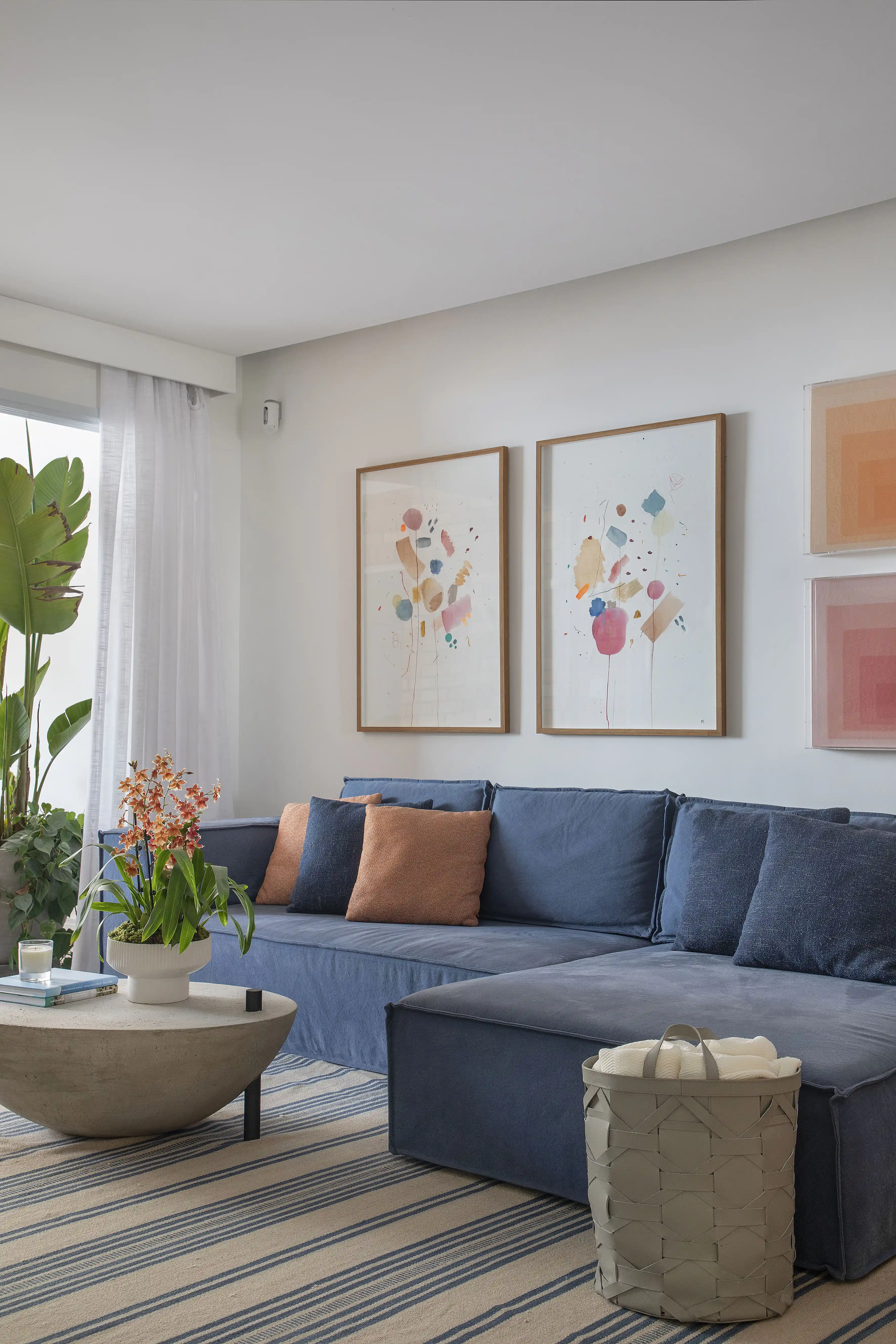 decoração de sala azul e cinza