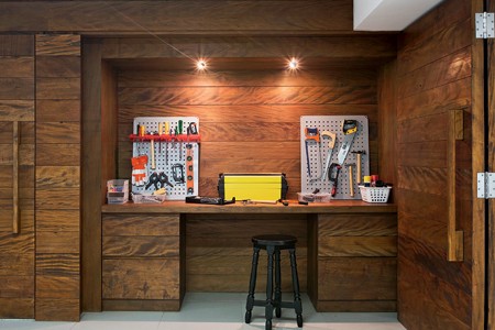 5 ideias de títulos:
1. Garagem Pequena: Soluções Inteligentes de Organização e Decoração
2. Transforme sua Garagem: Dicas de Otimização Vertical e Estilo
3. Revestimentos e Cores: O Guia Completo para sua Garagem
4. Iluminação e Personalização: Detalhes que Fazem a Diferença na Garagem
5. Garagem Funcional: Móveis e Soluções para Espaços Reduzidos