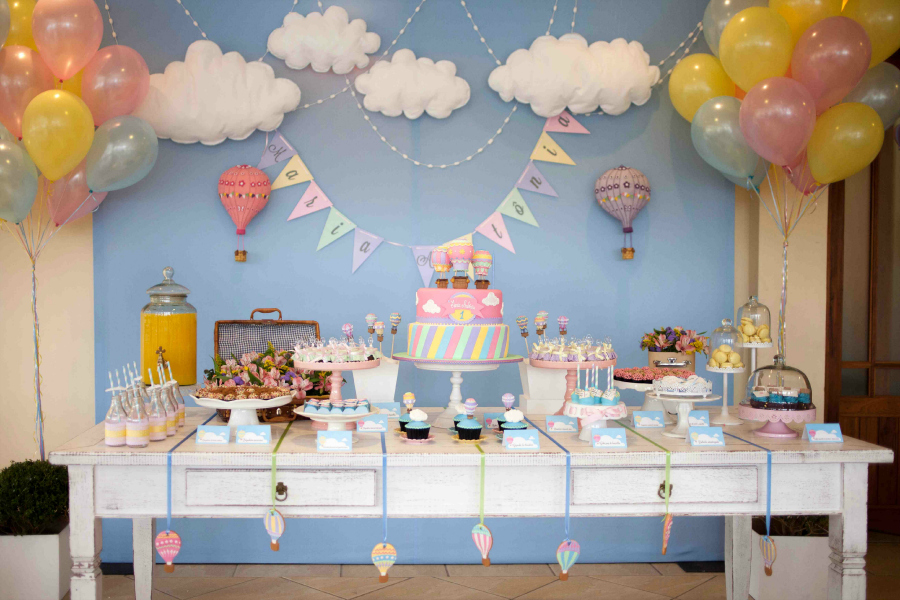 Estilos e Materiais que Vão Dominar os Quartos
2. Móveis Inteligentes para Crianças: Funcionalidade e Autonomia em 2026
3. Festas Infantis Temáticas em 2026: Tendências e Ideias Criativas
4. Como Criar um Quarto Infantil Lúdico e Sustentável: Guia 2026
5. As Melhores Marcas de Decoração Infantil para o Ano de 2026