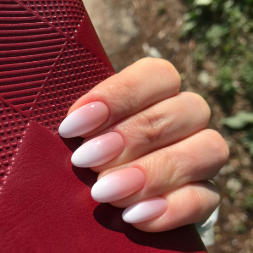 unhas em gel simples e delicadas