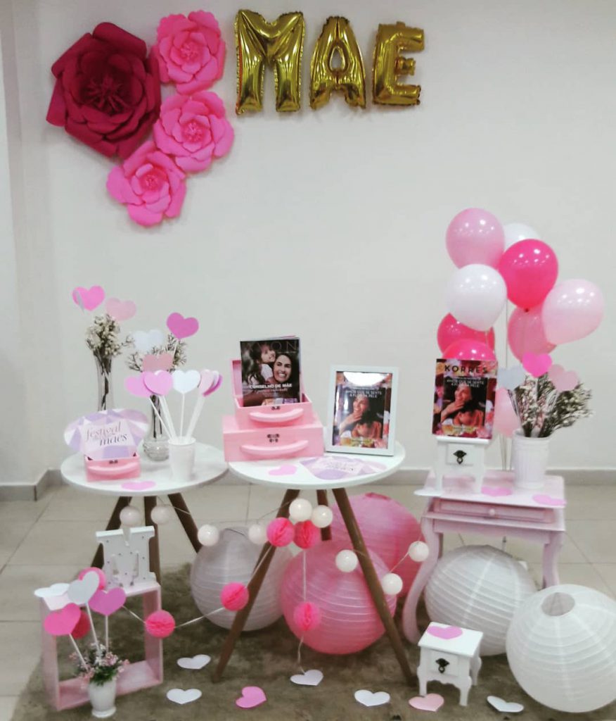 decoração dia das mães com flores vs balões