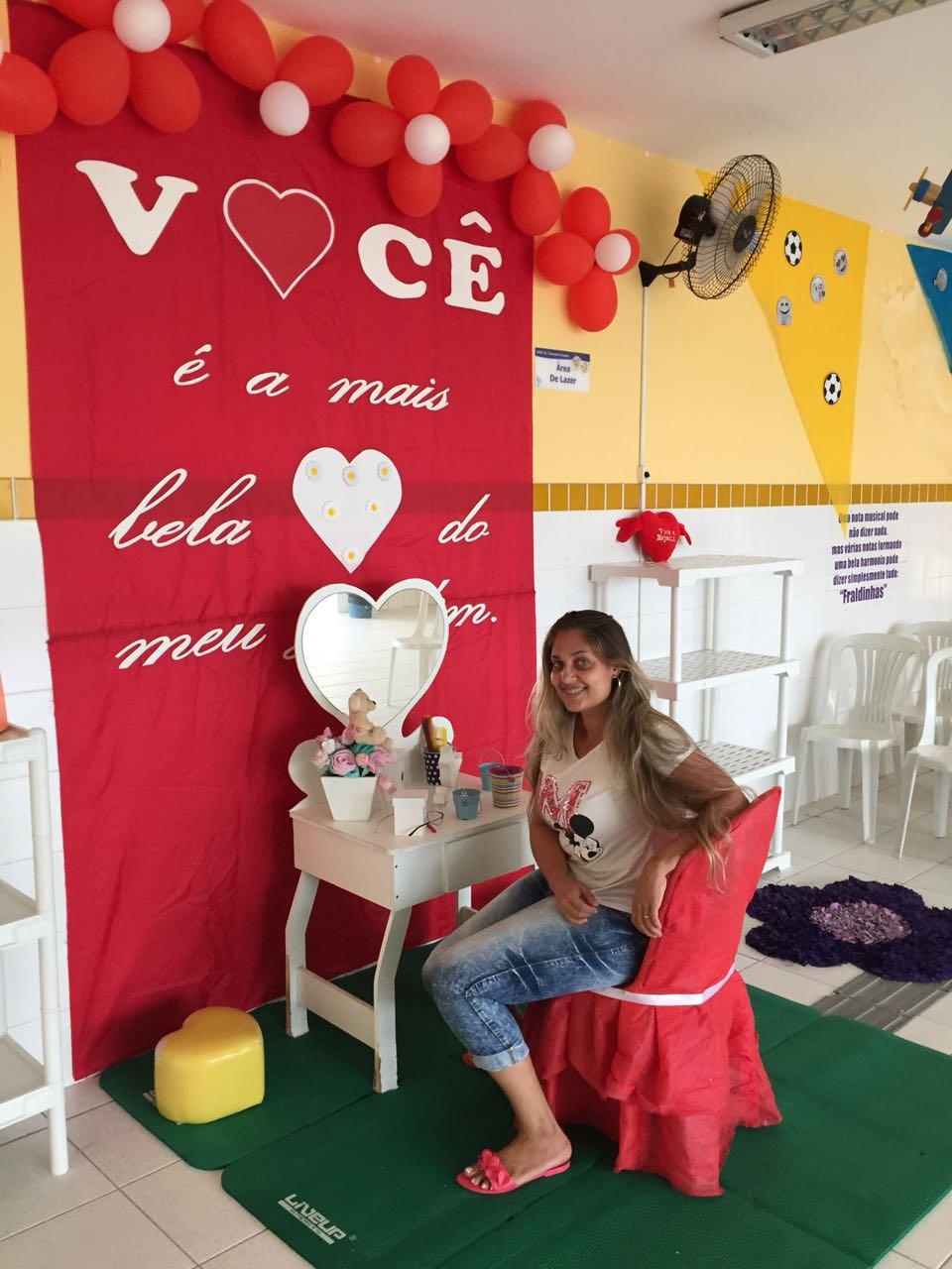 como fazer um painel de dia das mães na escola