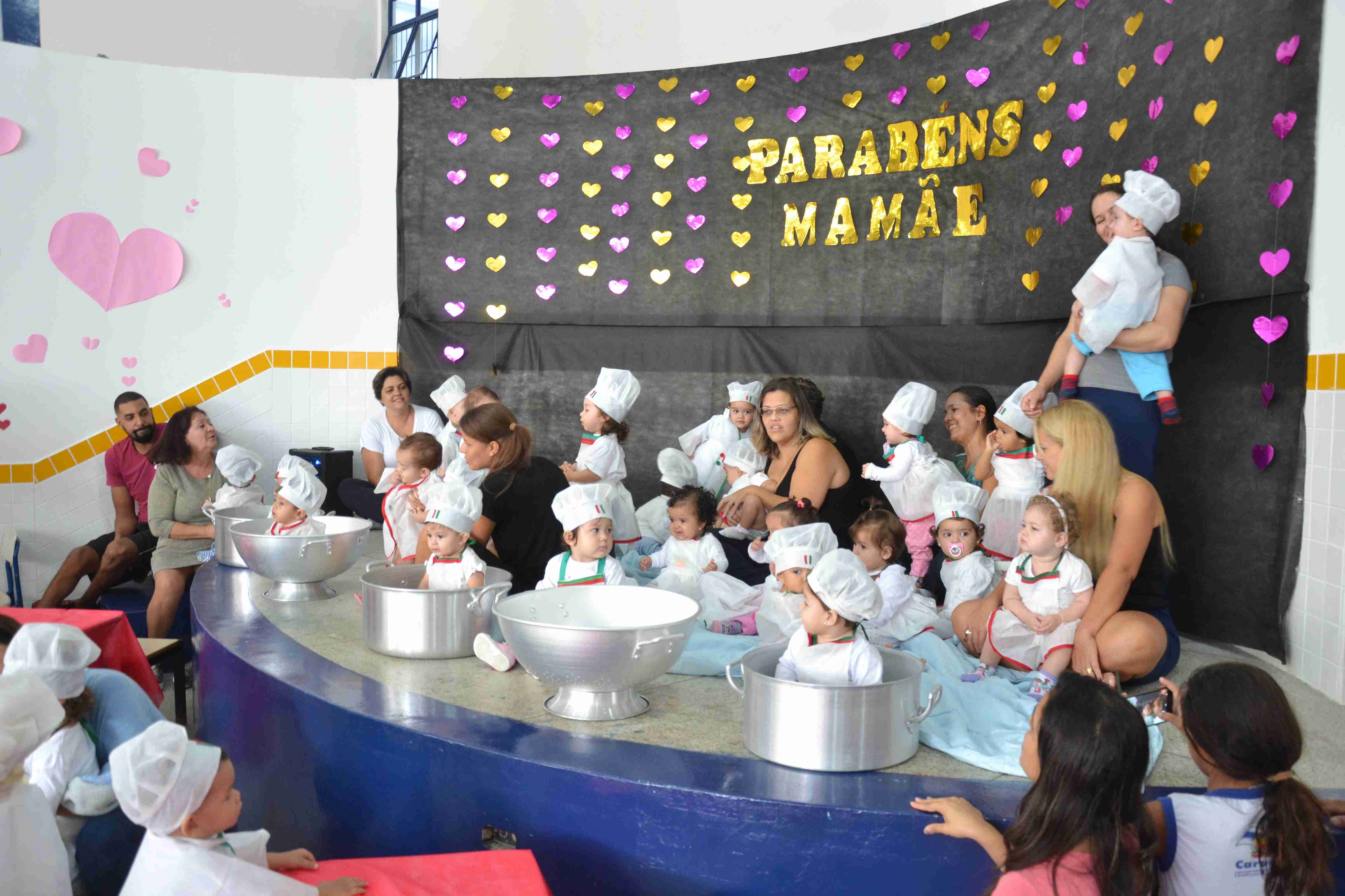 dia das mães na escola vs. dia de quem cuida