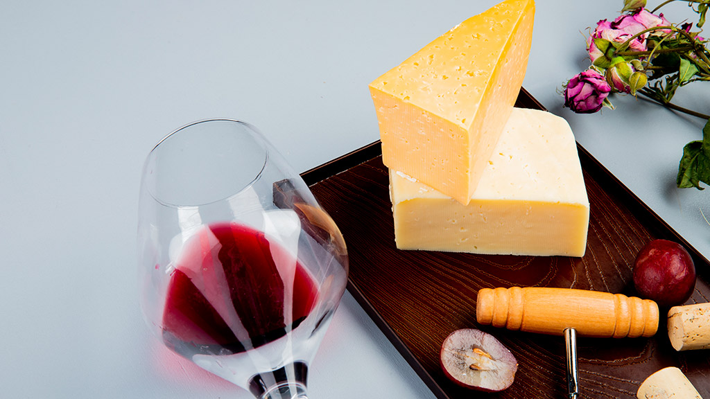 harmonização de queijos e vinhos para o dia nacional do queijo