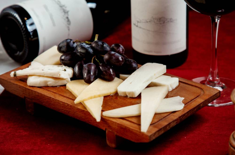 harmonização de queijos e vinhos para o dia nacional do queijo