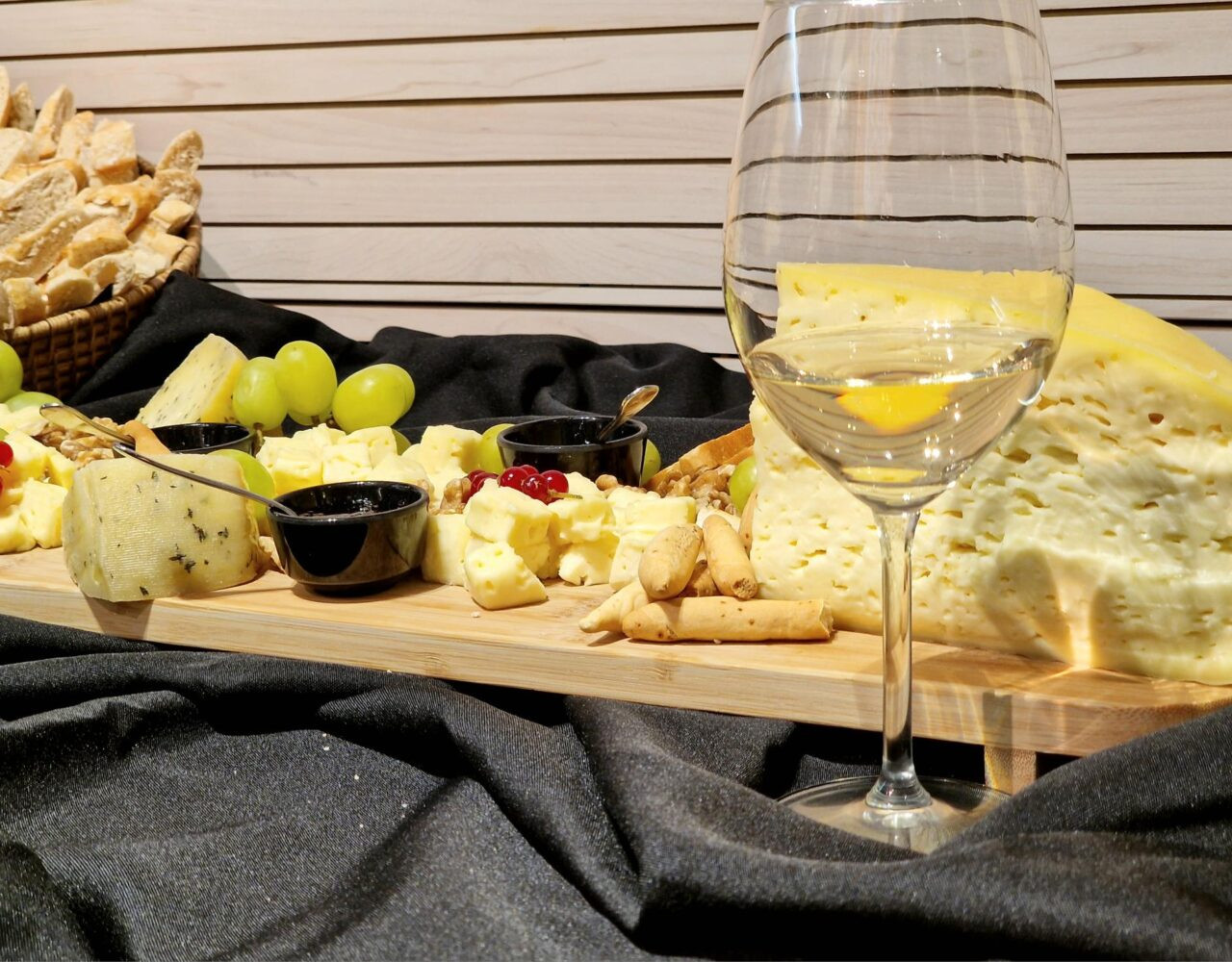 dicas de sommelier para harmonizar queijos e vinhos