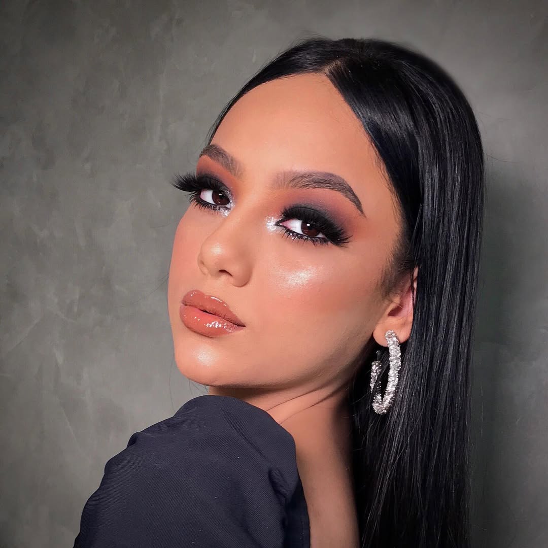 Cílios Postiços: O Segredo para um Olhar Marcante com Olho Preto