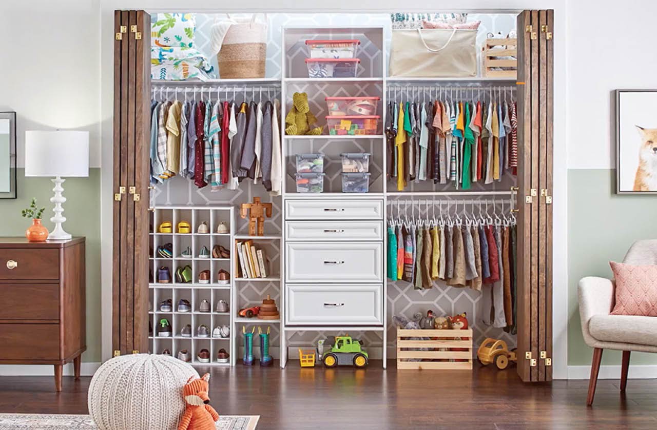 dicas para organizar o guarda roupa infantil