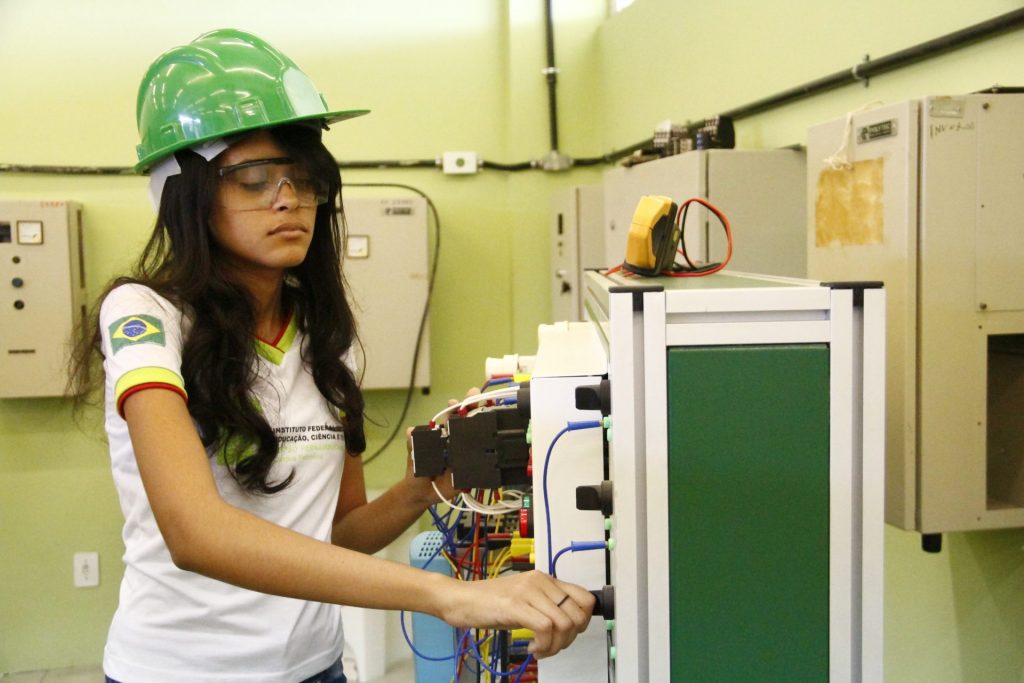 Como se Tornar um Eletricista Predial de Sucesso: Carreira e Formação