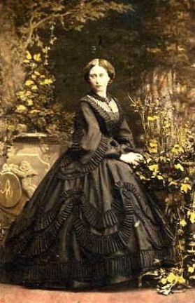 detalhes da gola alta na moda vitoriana