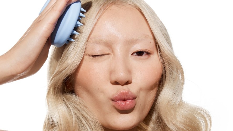 benefícios da esfoliação do couro cabeludo