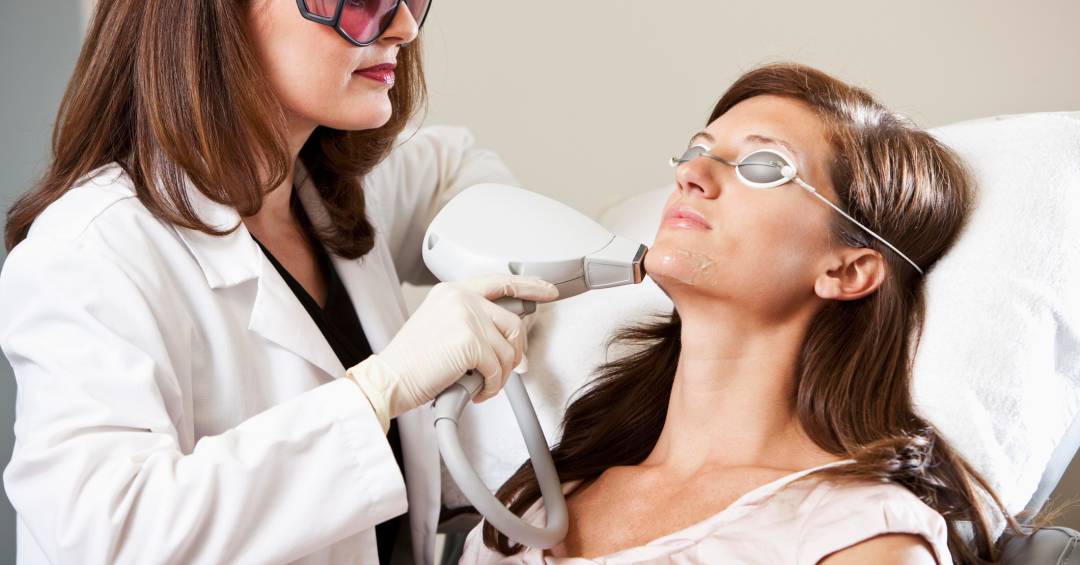 Benefícios e Cuidados Essenciais. 3. Depilação Íntima: O Que Você Precisa Saber. 4. Depilação com Lâmina: Dicas para Evitar Irritações e Escurecimento. 5. Depilação na Gravidez: Segurança e Métodos Recomendados.