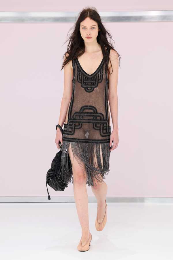 5 ideias de títulos:
1. Desvendando o Estilo Glam: Luxo e Sofisticação em Cada Detalhe
2. Do Tapete Vermelho ao Dia a Dia: Como Adotar o Estilo Glam
3. Estilo Glam: As Peças-Chave para um Visual Impactante
4. Glam Rock vs. Glam Moderno: Qual Variação Combina Mais com Você?
5. Transforme sua Casa: Elementos Essenciais da Decoração Glamour