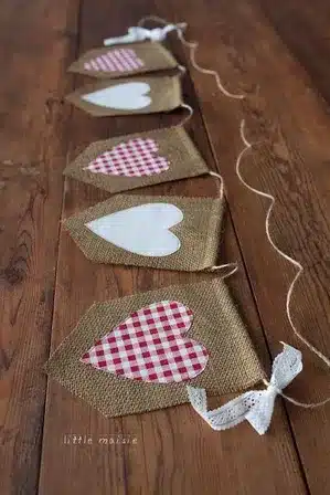 como fazer bandeirinhas juninas com papel reciclado