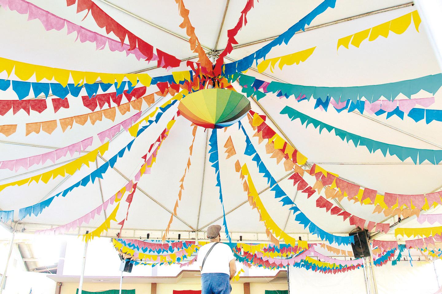 ideias criativas barraca do beijo festa junina