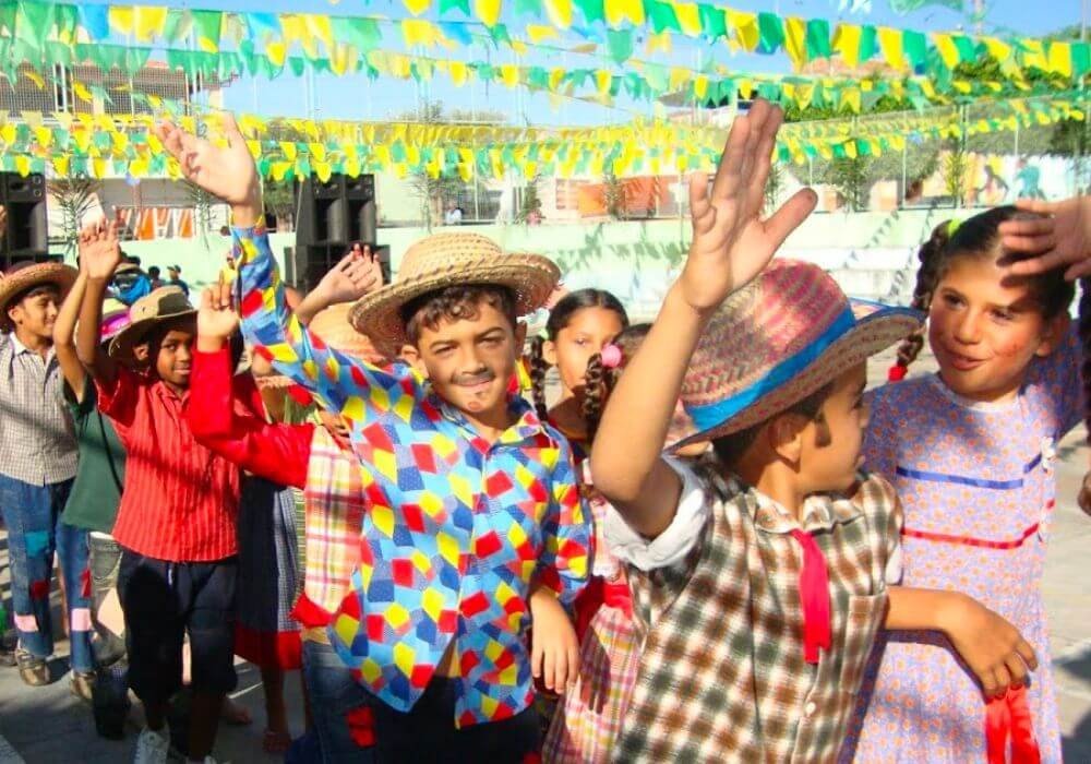 camisa xadrez vs camisa estampada para festa junina
