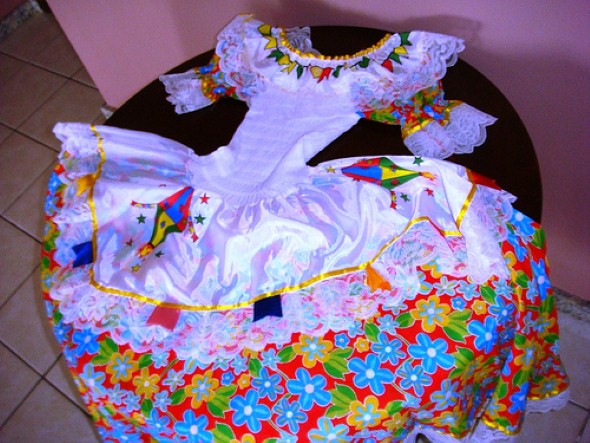 quanto custa um vestido de festa junina infantil de luxo